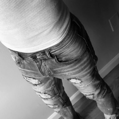 inkredible_dig's profile picture. I just post what comes to mind. Looking for sexy lips and nice feet! #discrete #teambttm #dmv