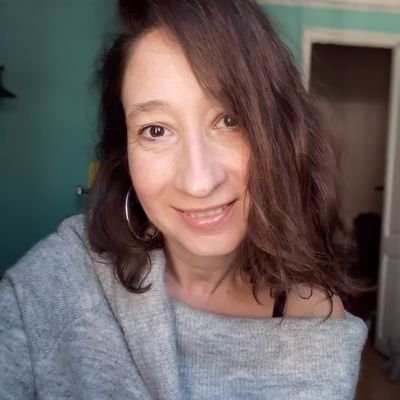 Cinéfila formada en literatura y lenguas. Gamer y apasionada de las mutaciones del audiovisual. Fan de los gatitos y de los abrazos.
#ThinkGlobalActLocal
