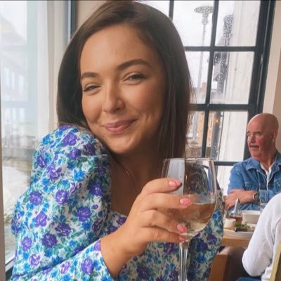 izzystiven's profile picture. 