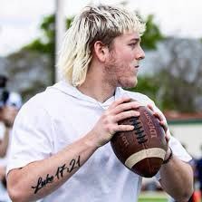 QuinnEwersHair's profile picture. It ain’t easy being the dreamy mullet of the #1 player in the country but damn im good looking 😎Crush Busch lite Fridays,Hunt wolverines Saturday, #GoBucks🌰