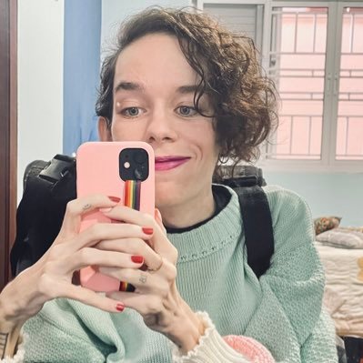Filha da Angela e tia da Leia e da Ariel. Paladar infantil e geração constante de comentários aleatórios. Quer escrever um livro comigo? Clica no link!
