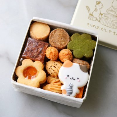 お菓子を作るのとエガちゃんと霜降り明星とサンリオがすき。ひっそりしたい。ケーキはただの趣味。友人へのプレゼントです。販売はしていません。