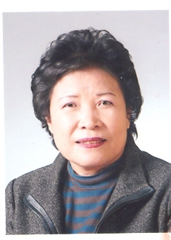 경북 예천에서 배 과수 농사를 짓는 있는  
지은농산입니다.  
나이는 숫자에 불과하다고  생각하면서 
항상 착각 속에 18세로  살아가는 
손녀가 들려주는 배꽃이야기