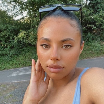 anna_guernier's profile picture. 