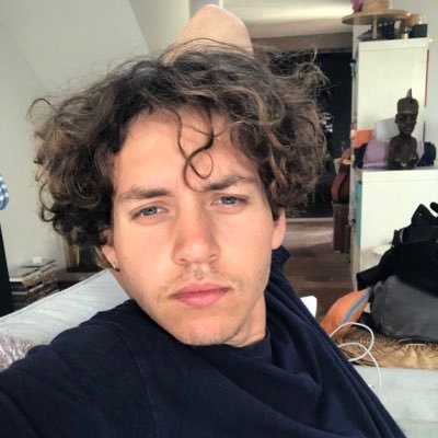 CassosLu's profile picture. Twitter ou le trou de la serrure