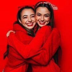 merrelltwinsart's profile picture. mt fan since 2014 - she/her