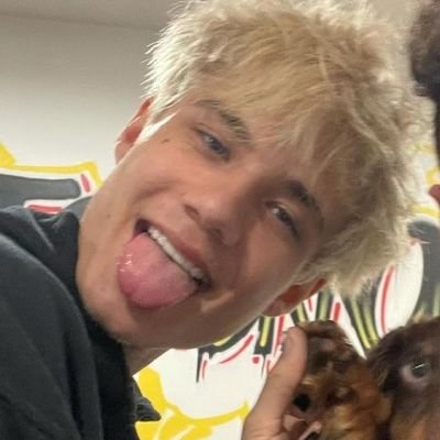 jqdensgf's profile picture. y como dijo la champions liga JJ te quiero tanto que sin ti no soy feliz
