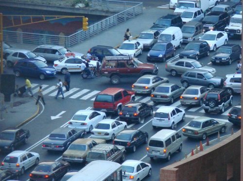 Si no queres estar esperando 2 horas a que se libere el transito, da Follow.