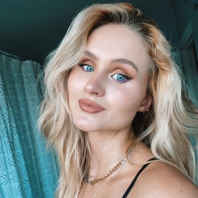 savjarmstrong's profile picture. wasted art degree  //  ca 📍