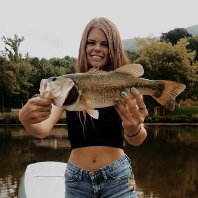 offthehookwbrit's profile picture. 19 years old | 🎣 Instagram • @offthehookwithbrit