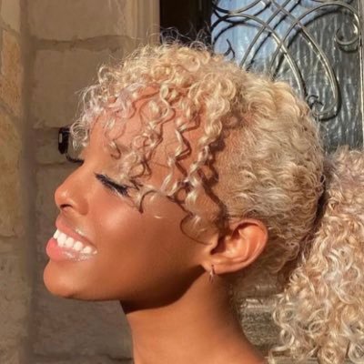 w5862781505's profile picture. -دقيقة واحده من صوتك كافيه لإزالة كُل قلق فِ روحي.♥️♥️🥺