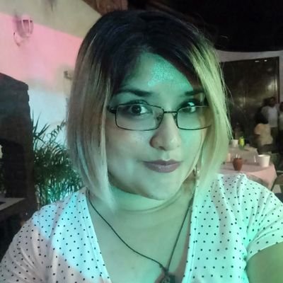 Sincera, simpática, sencilla... Práctica es mi definición por excelencia.