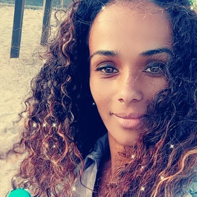 Juliana41957098's profile picture. 