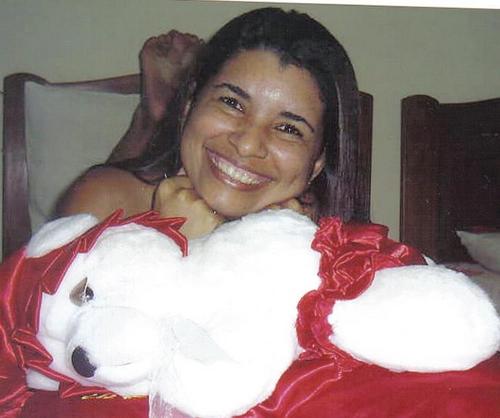 sou uma pessoa sempre de bem com a vida, sou formada, catolica.