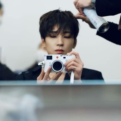 1 9 9 6. a rapper who has a deep voice and bag of luck, named Jeon Wonwoo