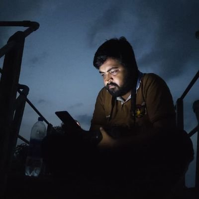 ziaislam93's profile picture. نہ اہلِ صلوٰۃ اور نہ اہلِ شراب،
نہ اہلِ ادب اور نہ اہلِ حساب،
نہ اہلِ کتاب اور نہ اہلِ مشین
نہ اہلِ خلا اور نہ اہلِ زمین
فقط بے یقین