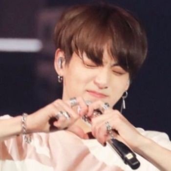 ทักมาคุยกันได้นะคะเหล่าอาร์มมี่ @bts_twt 𖨆☁︎ #방탄소년단 #정국 ☆゚.*・🧸태국
ʙᴛs ᴏɴʟʏ ғᴏʀᴇᴠᴇʀ ت︎