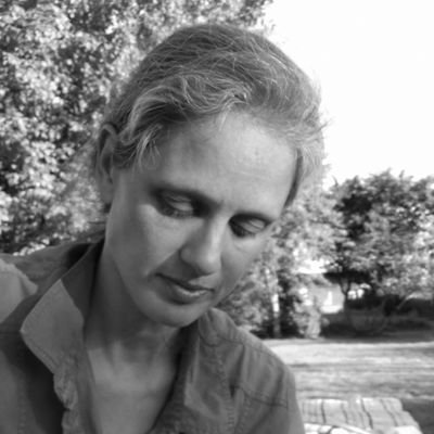 KLNelFaro's profile picture. 📚 urban fantasy, spiritualität
🌍 unterwegs zwischen den welten
⛽ ideen und kraft am fuß des leuchtturms
🌈wort- & farbspielerin