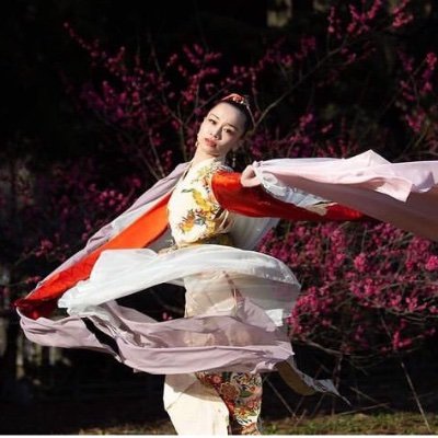 即興舞踊家、ダンサー、被写体／佐渡出身
作品制作やダンス稽古のお手伝いをしています
✨🌸✨
I'm a Japanese improviser,dancer,model of the Niigata living.