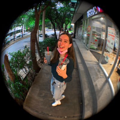 mis tweets provienen de mi mente embobada y ensimismada.