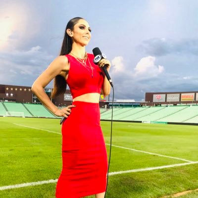 🎙 Sideline reporter |Tv Host| Play by play for @foxdeportes ⚽️🏈🏀🥊 Opiniones personales.