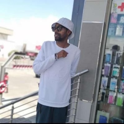 KevinSereme's profile picture. Live Love Laugh
#bekelebeke #VaalNation #18 🇮🇹
• MOB👔 •Indie Game dev • Animation