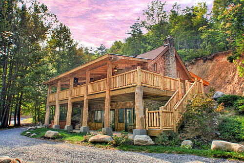 Parkside Cabin Rentals features cabins located in Gatlinburg, TN in the heart of the Smoky Mountains. Visit us at http://t.co/infSEcO4n8 for more info!