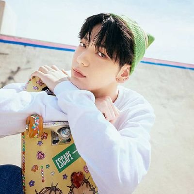 sorry! i'm not real☆ but u can support #txt_soobin here 🤲🏻@txt_members ♡ my gum - @h_u_e_n_i_n_g 💕
