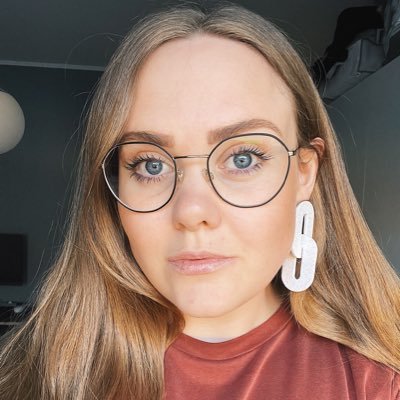 HimmelsvidaIda's profile picture. 29 y/o creator who’s working to improve her skills with a pencil or brush in her hand 🖌