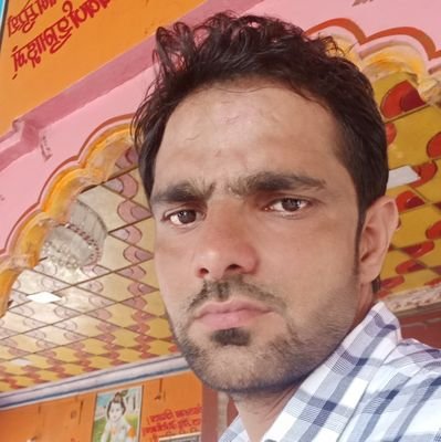 MukeshJ41538479's profile picture. Singing