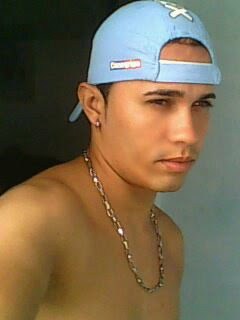 São paulino, roxo c 1 coraçao de 5 pontas, moro na cidade do sol, gosto de futebol e mulher, curtir a vida? Ha é comigo mesmo!!!