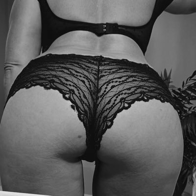 papi_magic's profile picture. Mid 40s couple, Magic (F) & Big Papi (M), spicing things up. Magic is hot AF! Papi takes the pics, & Magic likes the attention. Shared account.