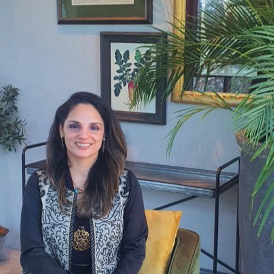 71961df2d11845f's profile picture. Artist with a business background