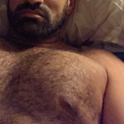 A 30-something desi gay Londoner, learning more about my kinks and exploring what turns me on.

Vrs bttm, love eating ass, medical roleplay & edging