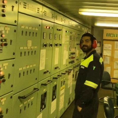 hassan777b's profile picture. ‎مهندس بحري  “ِسأعملُ جاهداً من أجلك 🇴🇲” #العهد_السعيد