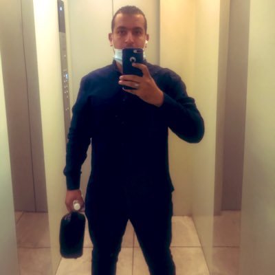 هاشم البحيري .. كن عزيزا وإياك أن تنحني مهما كان الامر .. فربما لا تأتيك الفرصة كي ترفع رأسك مرة أخرى ...