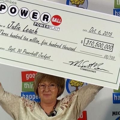 IM JULIE LEACH THE WINNER OF 310,500,000 IM USING THIS TIME TO APPRECIATE AND GIVE OUT $100,000 FOR MY FIRST 2K FOLLOWERS I RANDOM PICK.