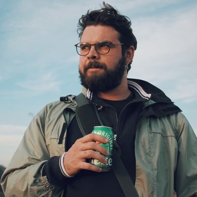 Brasileiro de estatura mediana, gosto muito de fulana.