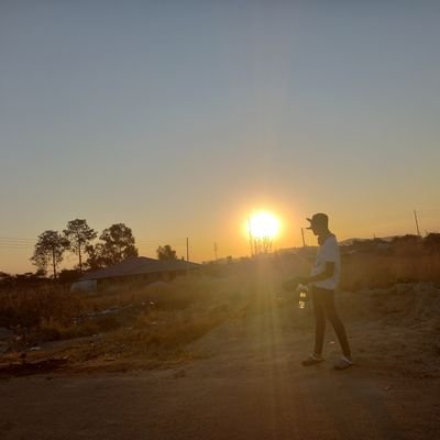 Wezhira23's profile picture. Introverted extrovert| Engineering student(nust)👷| Agnostic | Amateur Chef| Love Yourz🎧