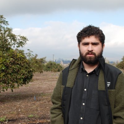 Periodista. Cruzado. 23 años. Simpatizante del Sunderland. Mourinhista. De Federer. Fan de Nintendo.