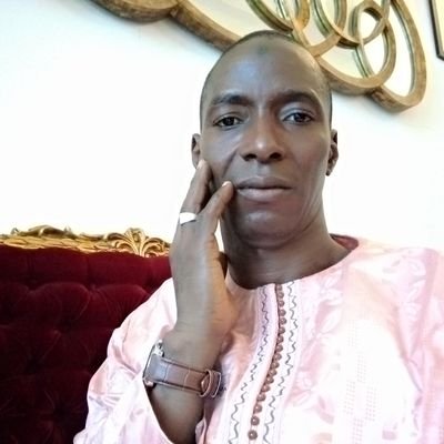 Homme d'État.
Homme d'affaires.
Homme politique