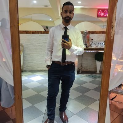 Sou dramático, porém sempre brincalhão. Perfeccionista e sistemático, um pouco emotivo, mas sempre me preocupo com a felicidade de quem eu gosto.
