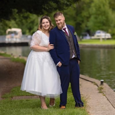 bthatch92's profile picture. Florist & Photographer