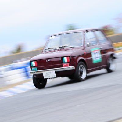 ヒコーキやらクルマの模型を作ったり太古のイタリア車を転がしたり漫画やアニメに心癒されたりしてます。