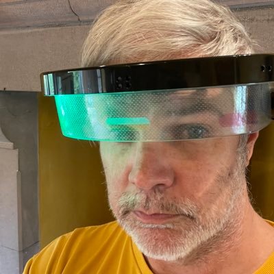 CEO / Co-founder @rescapeVR - creating content tha helps patients with their mental health and reduces pain. #vr #ar experimenter. (BAFTA nominee)