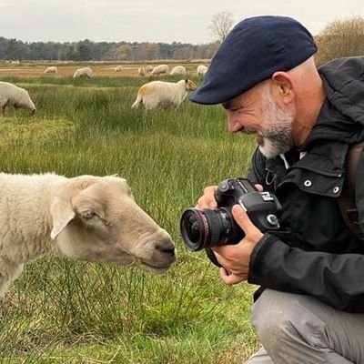 Cavaller valencià de nació catalana. Biòleg. Compte personal. No penge informació professional ací.