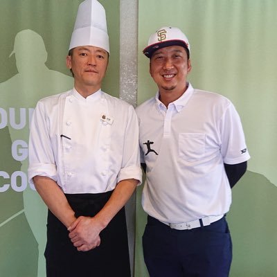 とある結婚式場でシェフをしている者です。8月からは料理委託会社の代表に就任しました。1日のうち料理はもちろんのことゴルフの事で90%頭が埋まってます。 (アベレージは85〜95)奈良での平日ラウンド誘ってください⛳️G1レースのある週はお馬さんのことも🐎 たまに絵も描きます🖼️185cm75kg B'z party