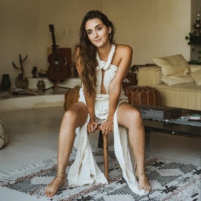 jackyfalla's profile picture. 🌒  thoughts I don’t share anywhere else