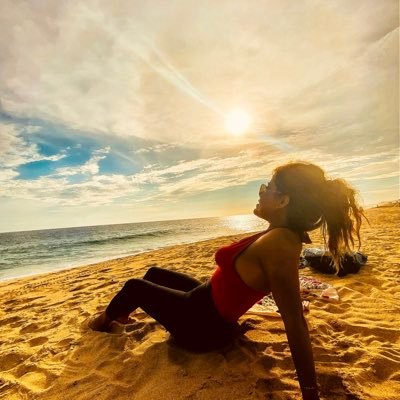 Karenrmmm's profile picture. Con los pies en el suelo y los ojos en el cielo. ☁️