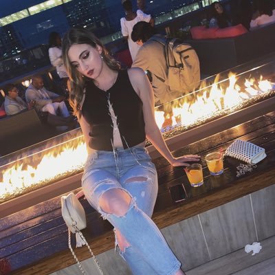 meganalisaaa's profile picture. such a pretty face on a pretty neck